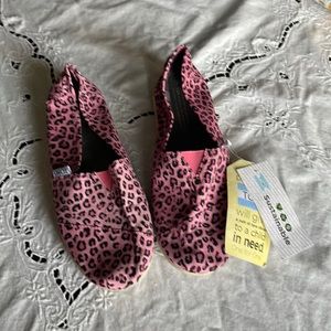 Pink Leopard TOMS size Y4.5.